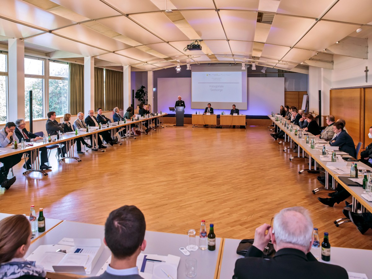 Tagungsbericht: Seggauer Gespräch zu Staat und Kirche (21.-22.04.2022) zum Thema „Kategoriale Seelsorge“
